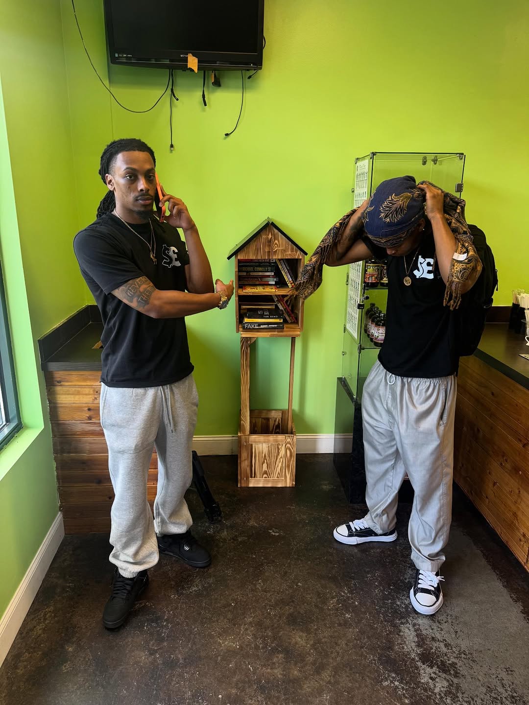 Man Dis Flouri$h I’m In Different …Street Flouri$h Library In Full Affect …Come Fw Da Hub 🤲🏾🔥🎠 #fly #community #char